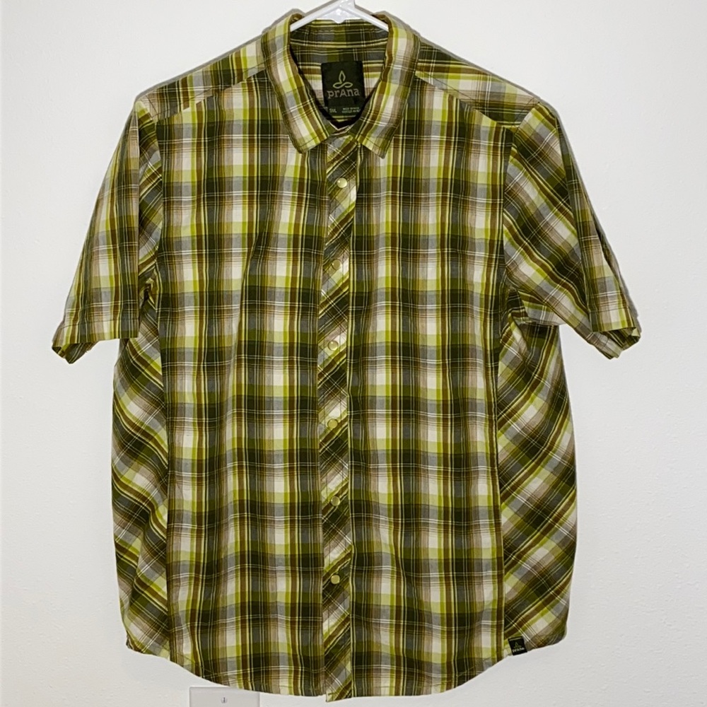 Men’s button down Prana shirt